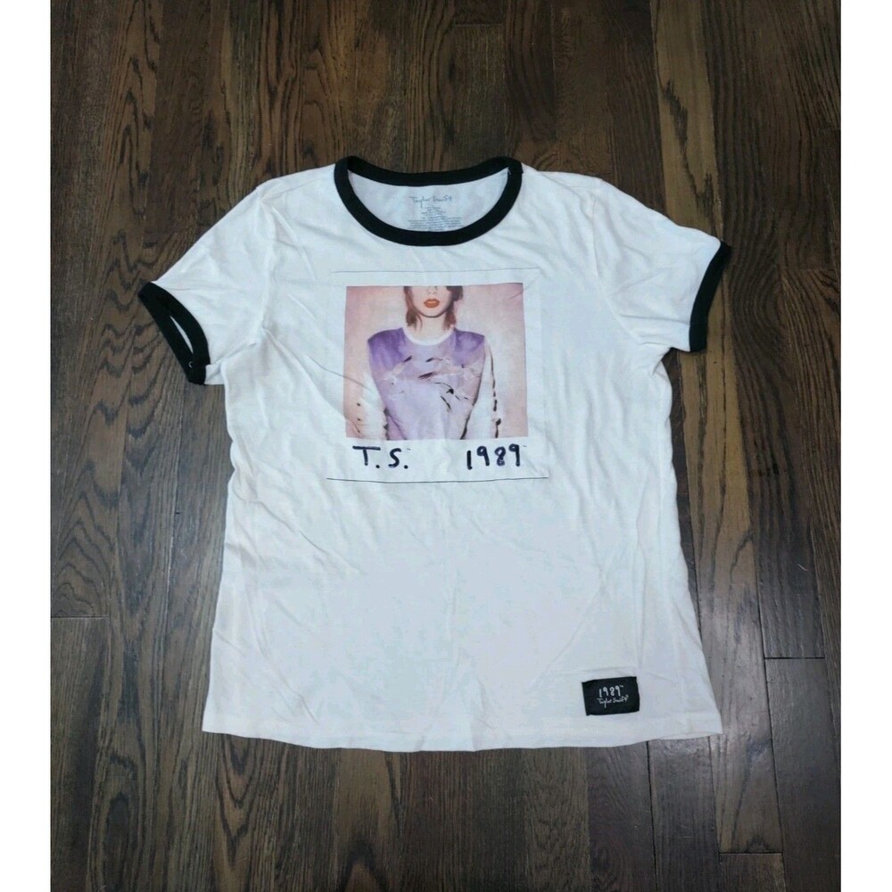 Women’s Taylor Swift Rare 1989 Tour Concert T Shirt Size Large